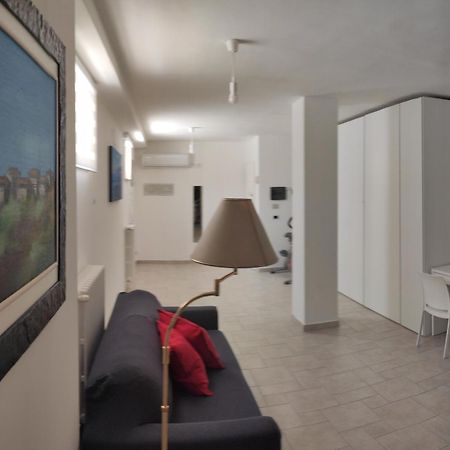 Seagull Apartments - Front And Sea View & Airport 바리 외부 사진