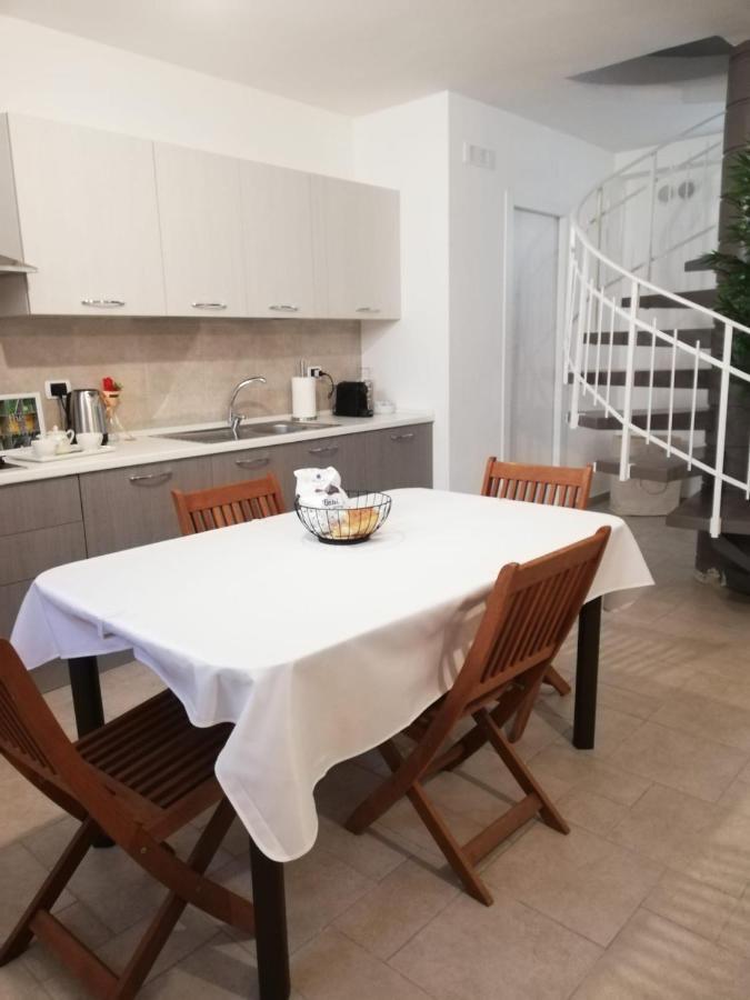 Seagull Apartments - Front And Sea View & Airport 바리 외부 사진