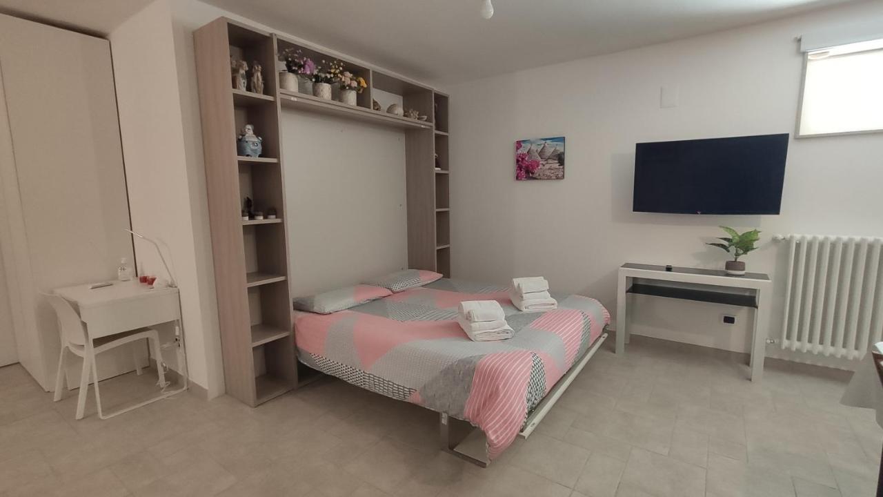 Seagull Apartments - Front And Sea View & Airport 바리 외부 사진