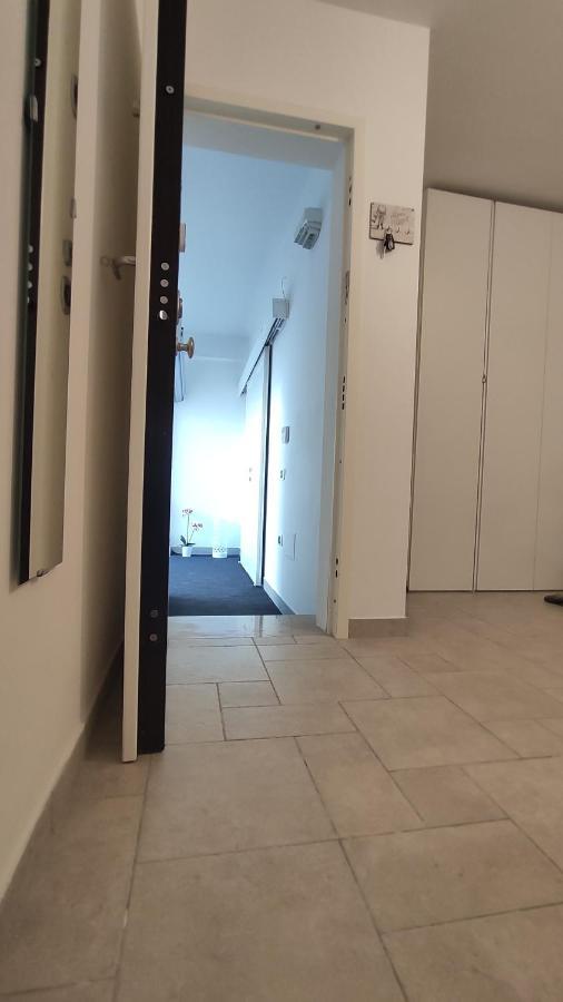 Seagull Apartments - Front And Sea View & Airport 바리 외부 사진