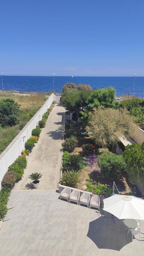 Seagull Apartments - Front And Sea View & Airport 바리 외부 사진