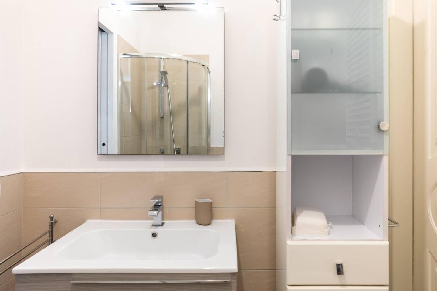Seagull Apartments - Front And Sea View & Airport 바리 외부 사진
