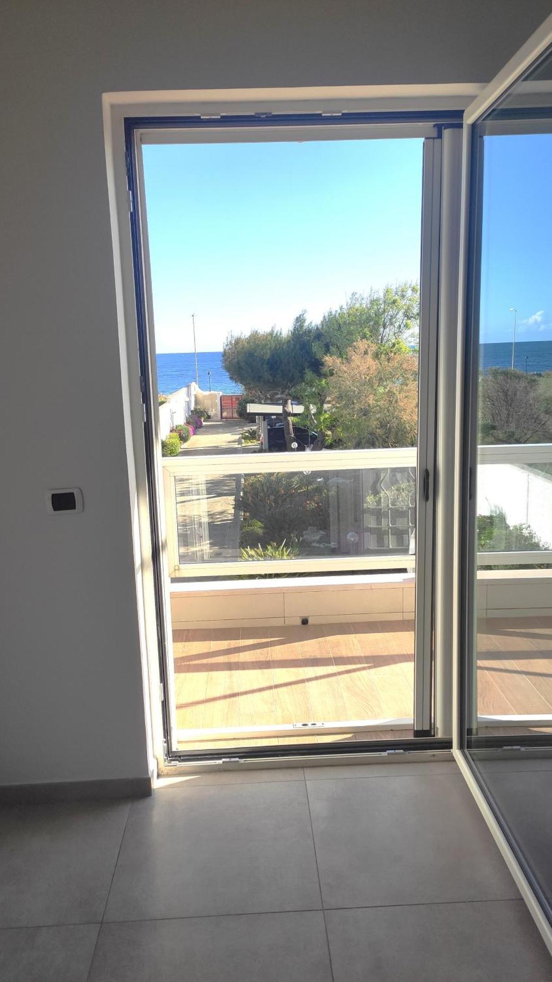 Seagull Apartments - Front And Sea View & Airport 바리 외부 사진