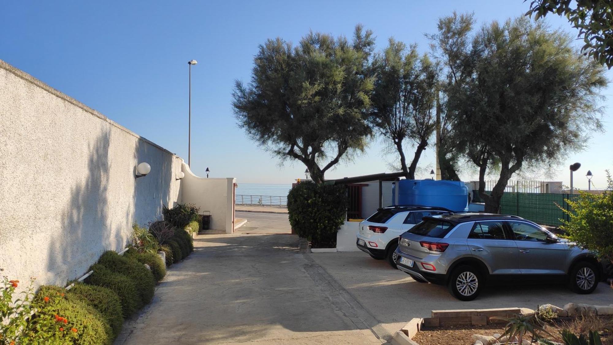 Seagull Apartments - Front And Sea View & Airport 바리 외부 사진